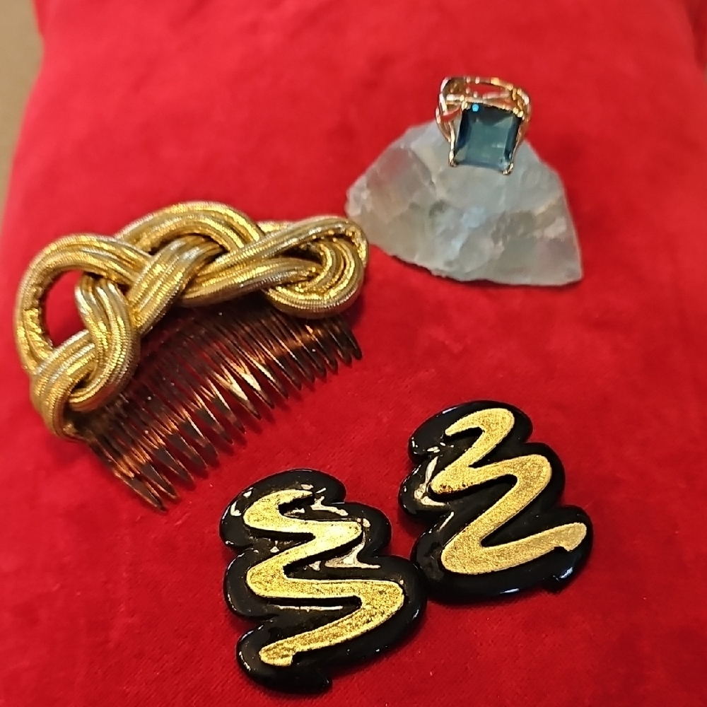 Vintage 1960 Gold N Black Clip Ears. Gold Hair Comb N Cocktal Ring